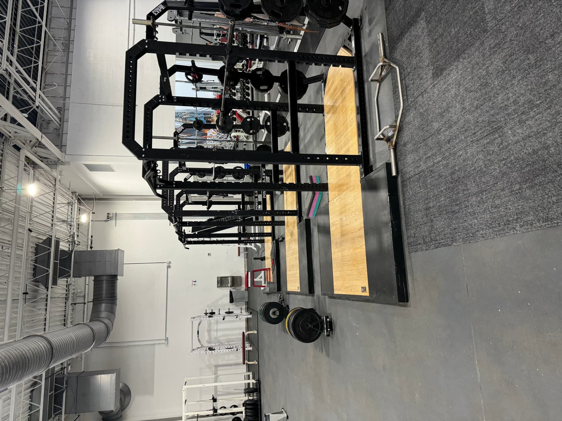 Power rack paradise for serious lifters! 🏋️♀️